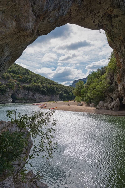 Il Pont d'Arc è un grande ponte naturale . — Foto Stock