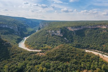 Gorges de Ardèche gorges Ardèche, Fransa Nehri'nde bir dizi oluşur.