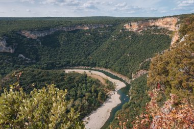 Gorges de Ardèche gorges Ardèche, Fransa Nehri'nde bir dizi oluşur.