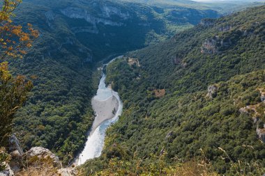 Gorges de Ardèche gorges Ardèche, Fransa Nehri'nde bir dizi oluşur.