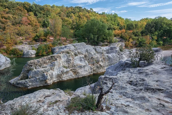 Spektakuläre Wasserfälle und Stromschnellen der Kaskaden du sautadet, Frankreich. — Stockfoto