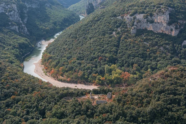 Ardeche Gorges de består av en serie klyftor i floden Ardeche, Frankrike. — Stockfoto