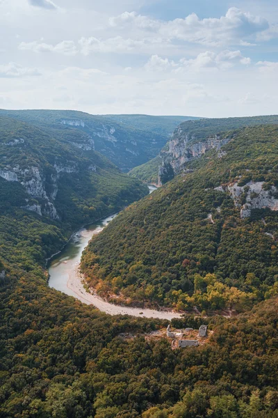 Ardeche Gorges de består av en serie klyftor i floden Ardeche, Frankrike. — Stockfoto