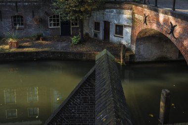 Utrecht eski kasaba onun kemerli köprü ile Nieuwegracht.