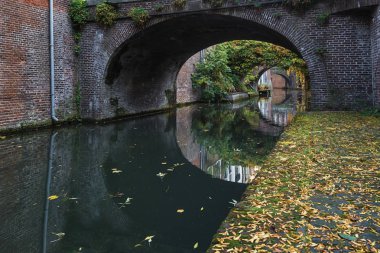 Kromme Nieuwegracht, kemerli köprü Utrecht eski şehir ile