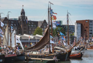 Uzun boylu Gemi, deniz miras, Donanma gemileri ve etkileyici yinelemeler büyük bir filo yelken Amsterdam 2015 olduğunu.