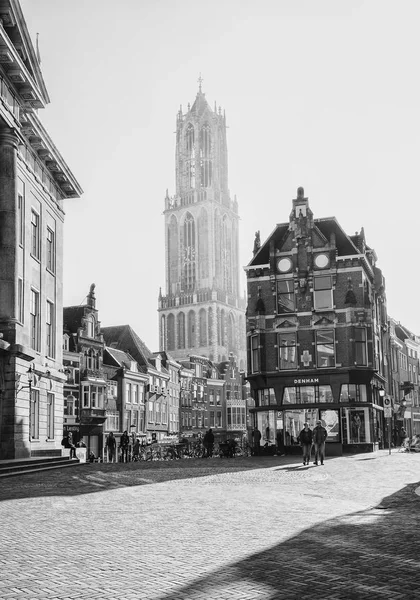 De Dom toren in het historische centrum van de stad Utrecht — Stockfoto