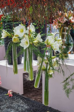 Şişeler dekoratif Çiçek Aranjman.