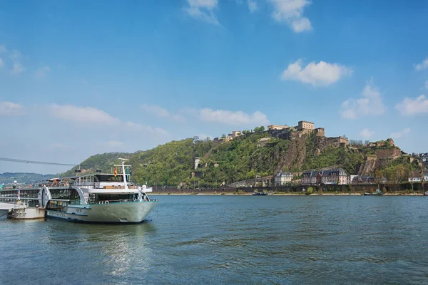 Koblenz, waar de Moezel sluit zich aan bij de Rijn. — Stockfoto