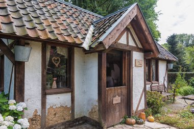 Görüntü bir yazlık içinde İngilizce Bahçe Park Mondo Verde