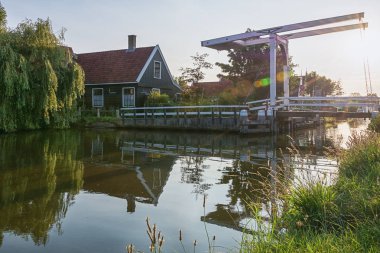 Hamlet Haaldersbroek erişimlerini asma köprü.