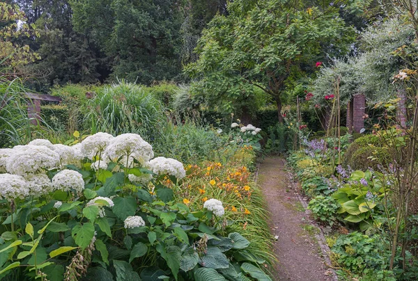 El estilo del jardín inglés — Foto de Stock