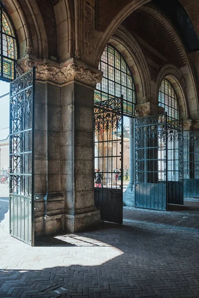 Rijksmuseum Amsterdam tünelden Bisiklet.