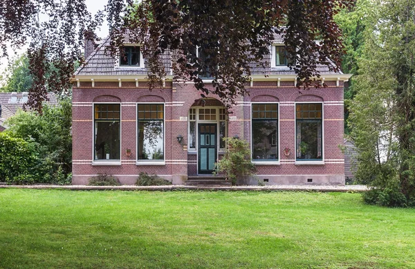 Eski tuğla bina cephe