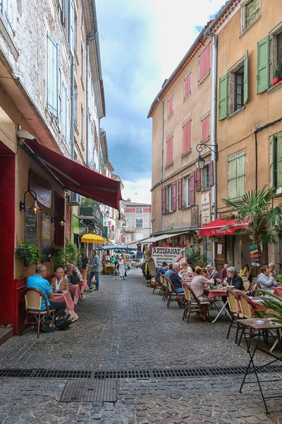 Wizerunek restauracji w ulicach w centrum Les dostawczych — Zdjęcie stockowe