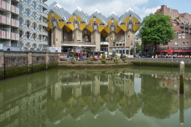 Küp evler yenilikçi evleri bir dizi.