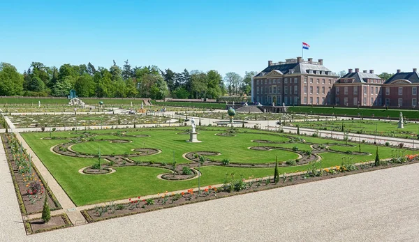 Jardín barroco holandés de The Loo Palace en Apeldoorn — Foto de Stock