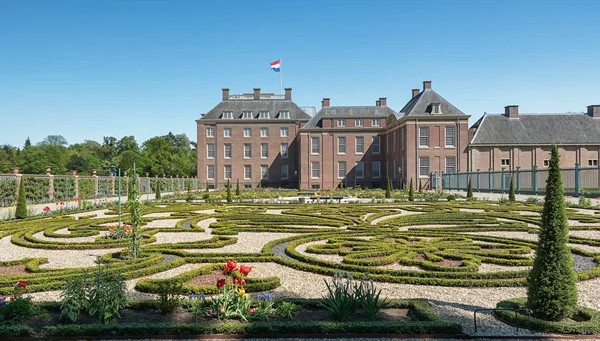 Jardín barroco holandés de The Loo Palace en Apeldoorn — Foto de Stock