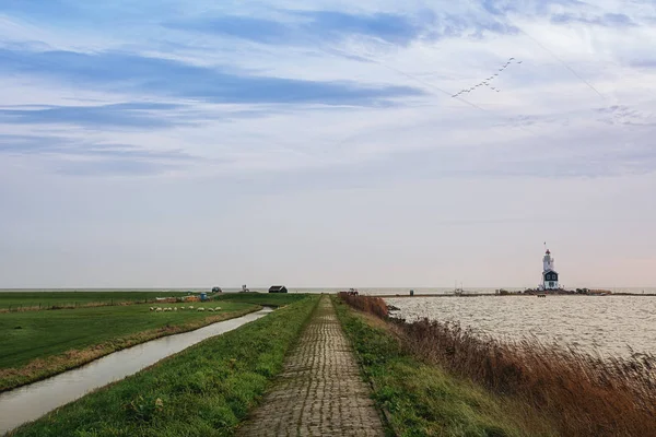 Das Leuchtturmpferd von Marken bei Sonnenaufgang. — Stockfoto