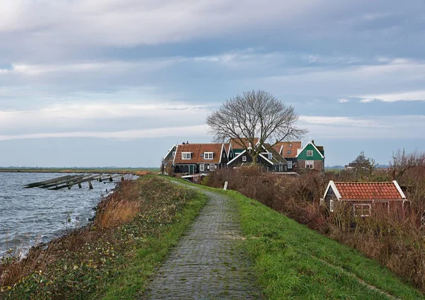 Spójrz na wiosce na wyspie Marken, Holandia. — Zdjęcie stockowe