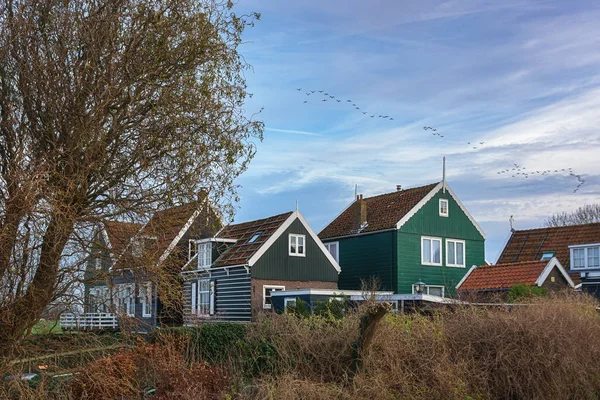 Посмотрите на деревню на острове Маркен, Нидерланды . — стоковое фото