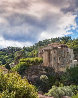 Onbeşinci yüzyıl kale Largentiere üzerinde göster