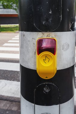 Basma düğmesi trafiğe kapalı bir ışık