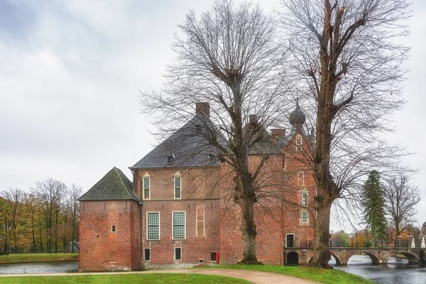 Pandheer kasteel is een 16e eeuws kasteel in Vaassen — Stockfoto