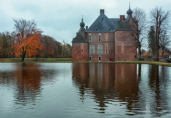 O Castelo de Cannenburgh é um castelo do século XVI em Vaassen — Fotografia de Stock