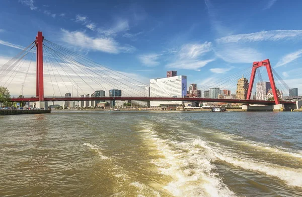 威尔兰斯堡并在鹿特丹看到从水桥 — 图库照片