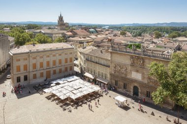 Avignon üzerinde Duraklat saraydan görüntülemek.