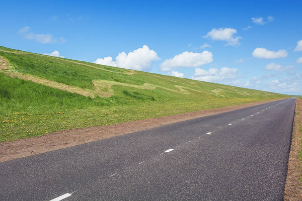 Дорога вдоль реки Хонсю длиной 5,5 км.
