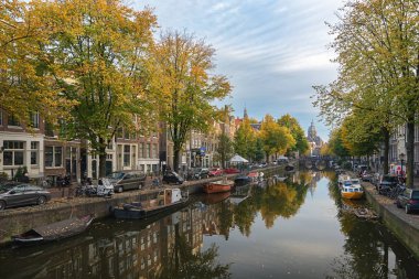 Kanal Oudezijds Voorburgwal Red light District içinde
