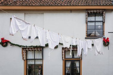 Beyaz Çamaşırhane sokağın yukarıda bir Çamaşırhane hattına bağlı