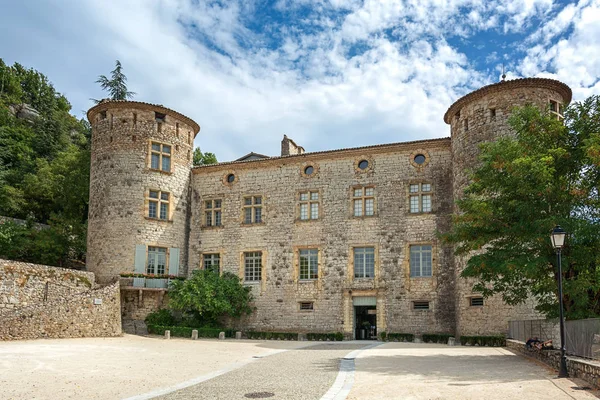 The entrance of the Chateau of Vogue on the banks of the Ardeche — Stock Photo, Image