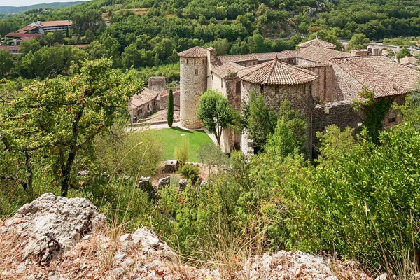 Vogue Chateau Fransa Ardèche kıyısında
