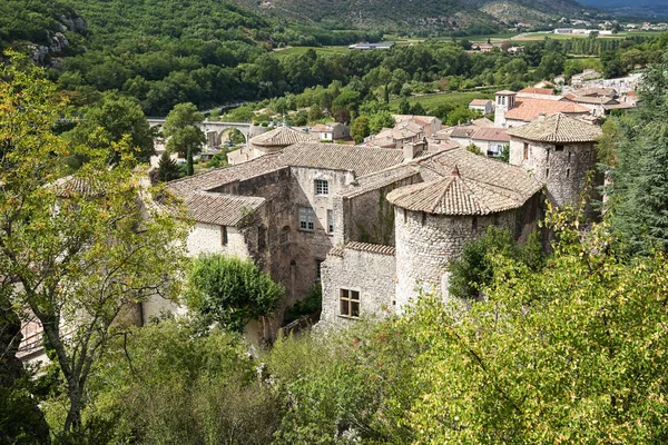 Vogue Chateau Fransa Ardèche kıyısında