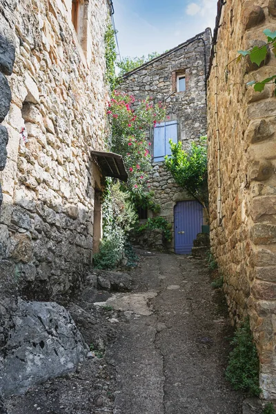 Впечатление от деревни Vogue в регионе Ардеш во Франции — стоковое фото