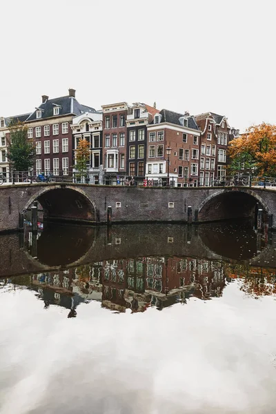 Křížení Herengracht Reguliersgracht v starém městě Amsterda — Stock fotografie