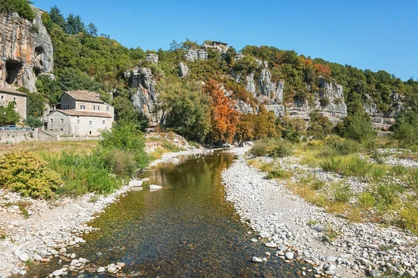 Impressione del villaggio Labeaume nella regione di Ardeche in Francia — Foto Stock