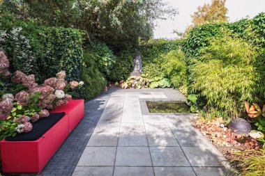 Bir Buda Bahçe Dekorasyon için