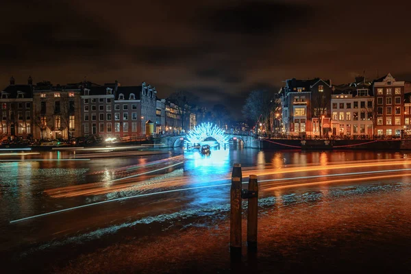 Tunnel of light under the bridge towards the Herengracht during  the Festival of Light in Amsterdam — Stock Photo, Image