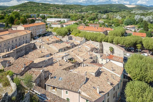 Vista superior de los tejados del pueblo Viviers en el Ardeche — Foto de Stock
