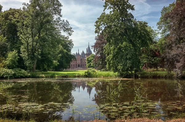 Fairytale Kasteel de Haar frontside Utrecht Hollanda eyaleti bulunur.