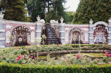 Rozendaal, Hollanda, 23 Ağustos 2014: Hollanda Rozendaal Kalesi ve park Rosendael shellgallery bulunan