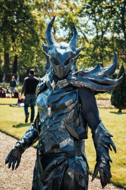 Castle Park Elf fantezi Fuarı sırasında yabancı pozlar 