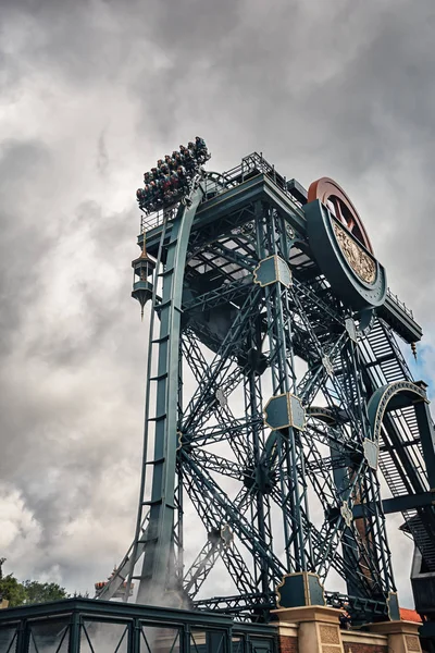 Dive coaster The Baron v zábavním parku Efteling v Nizozemsku — Stock fotografie