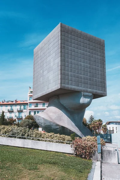 La famosa Biblioteca La Tete Carree di Nizza progettata da Sacha Sosno — Foto Stock