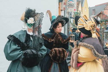 Dickens Festivali 'ndeki ünlü Dickens kitaplarından karakterler