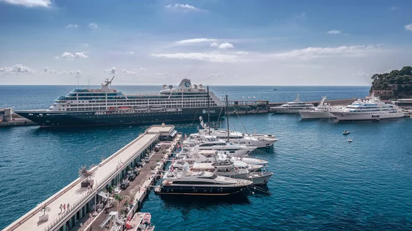 モナコのモネガスク港へのトップビュー Hercule — ストック写真